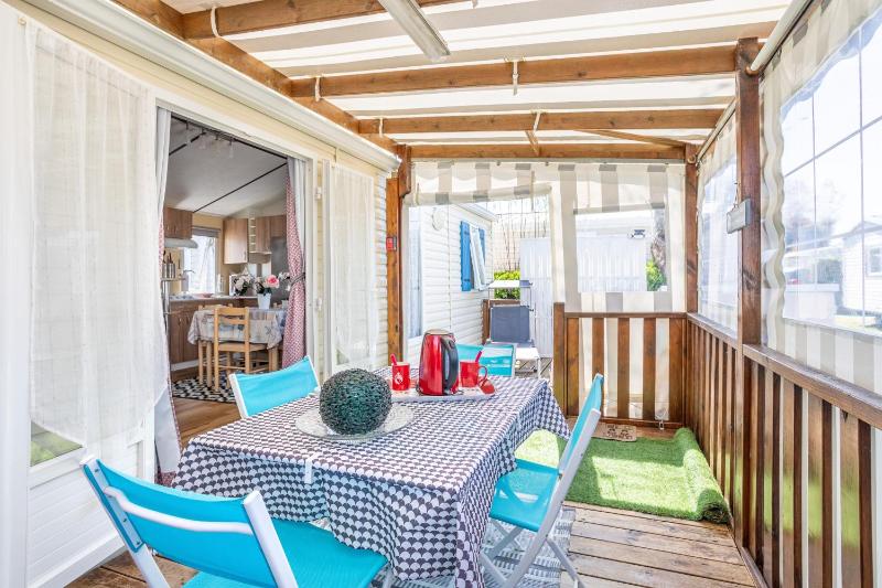 Mobilhome au calme - piscine
