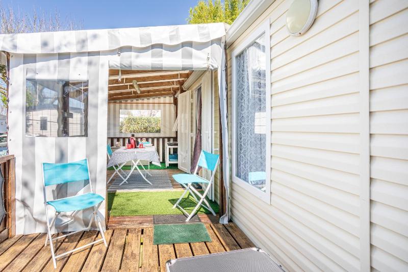 Mobilhome au calme - piscine