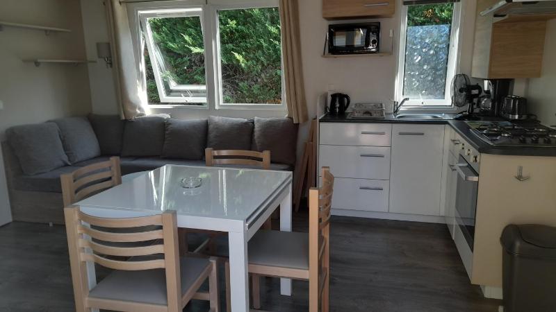 MOBILHOME EN BORD DE MER sur camping 4 étoiles