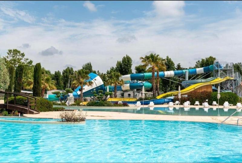 Mobilhome Vias plage dans Camping