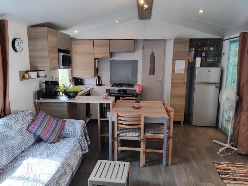 PROMOTION AVRIL MAI MOBIL HOME PISCINE 3 CHAMBRES BORD DE MER - climatisé - 300m de la mer - piscine - parking -