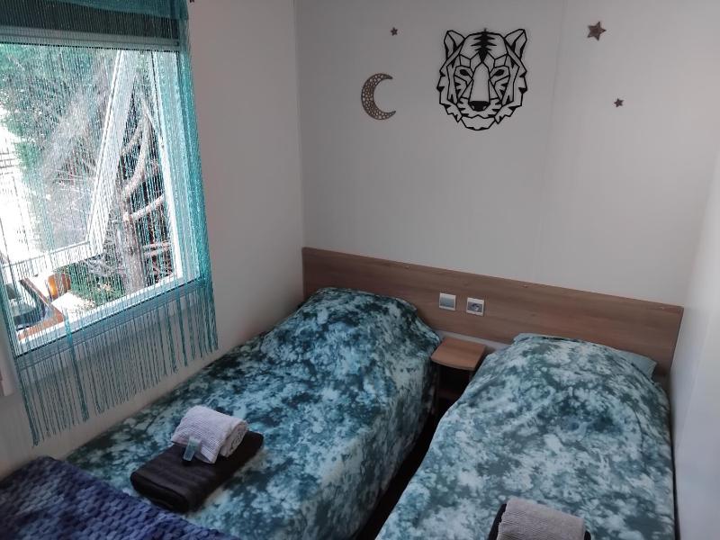 PROMOTION AVRIL MAI MOBIL HOME PISCINE 3 CHAMBRES BORD DE MER - climatisé - 300m de la mer - piscine - parking -