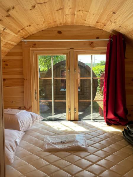 TONNEAU HERBERGEMENT INSOLITE AU CAMPING DES NIERES