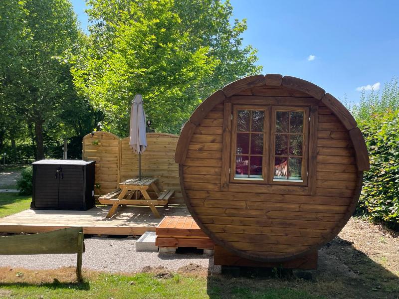 TONNEAU HERBERGEMENT INSOLITE AU CAMPING DES NIERES
