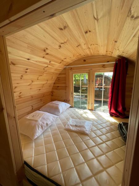 TONNEAU HERBERGEMENT INSOLITE AU CAMPING DES NIERES