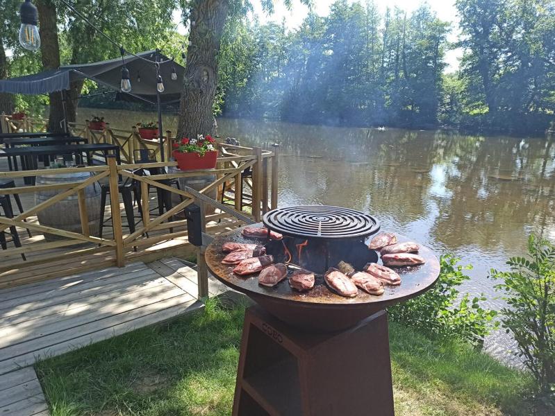 TONNEAU HERBERGEMENT INSOLITE AU CAMPING DES NIERES
