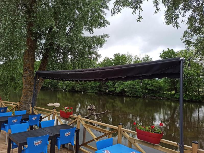 TONNEAU HERBERGEMENT INSOLITE AU CAMPING DES NIERES
