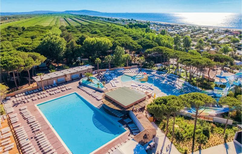 3 Bedroom Lovely StaCaravan In Sete