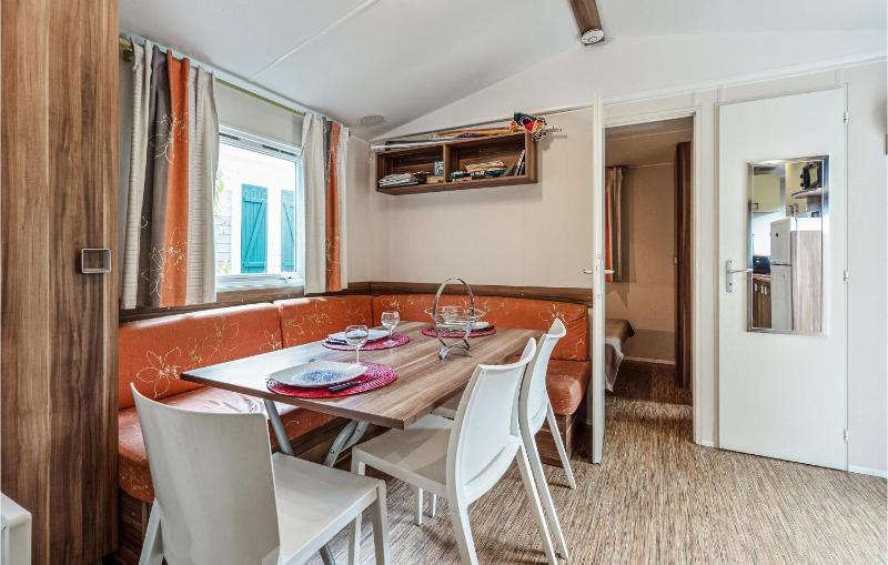 3 Bedroom Lovely StaCaravan In Sete