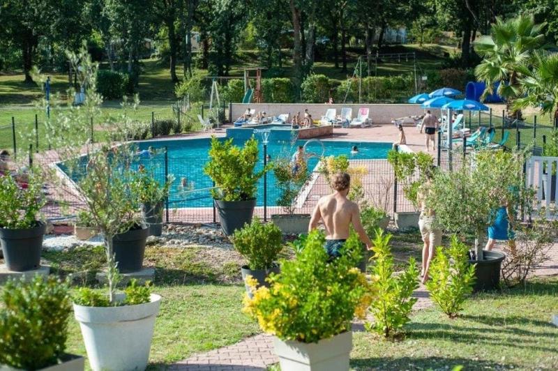 Camping 3 étoiles - Piscine - ccafgff