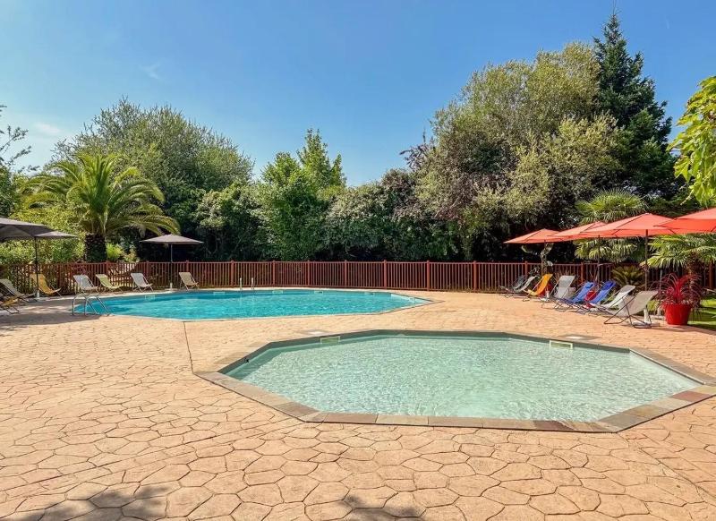 Camping 3 étoiles - Piscine - eecbgf