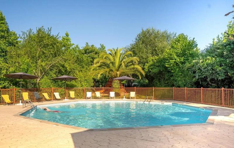 Camping 3 étoiles - Piscine - eecbgf