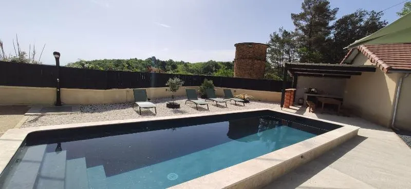 Villa Les Combes avec piscine chauffée