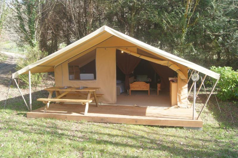 Camping EAU NATURELLE 2 étoiles Bungalow ou Tente 4 personnes dans un environnement calme et dépaysant