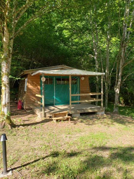 Camping EAU NATURELLE 2 étoiles Bungalow ou Tente 4 personnes dans un environnement calme et dépaysant