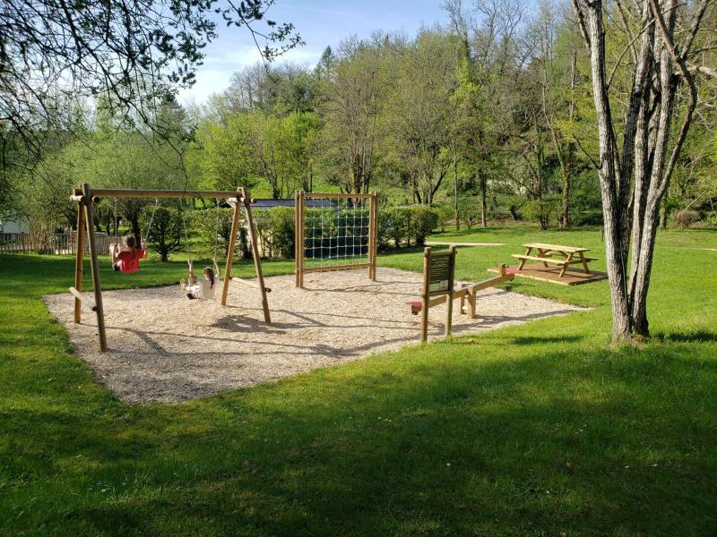 Camping EAU NATURELLE 2 étoiles Bungalow ou Tente 4 personnes dans un environnement calme et dépaysant