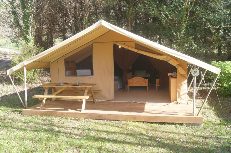 Camping EAU NATURELLE 2 étoiles Bungalow ou Tente 4 personnes dans un environnement calme et dépaysant