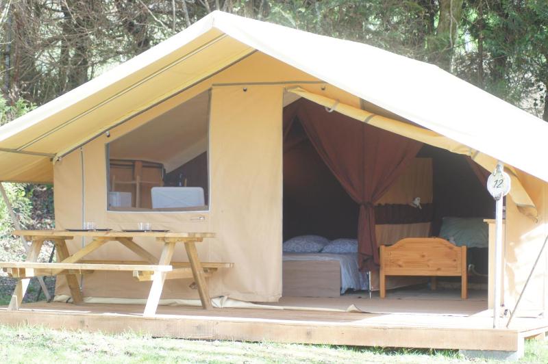 Camping EAU NATURELLE 2 étoiles Bungalow ou Tente 4 personnes dans un environnement calme et dépaysant