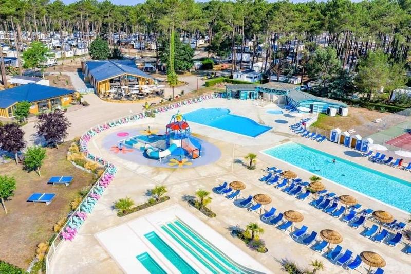 Charmant Mobilhome avec espace vert au milieu des pins proche de la plage sur le camping "les dunes de contis"