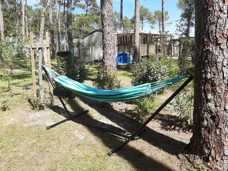 Charmant Mobilhome avec espace vert au milieu des pins proche de la plage sur le camping "les dunes de contis"