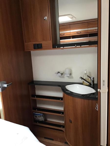 Gezellige luxe caravan met zwembad in zuid- Bourgogne