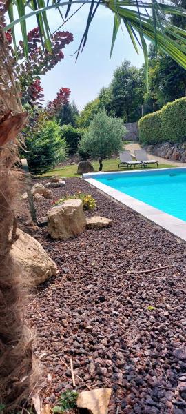 Gezellige luxe caravan met zwembad in zuid- Bourgogne