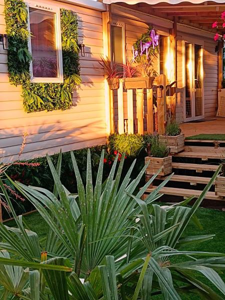 Le Lagon Rose nice bungalow Camping SIBLU le Mar Estang Canet-en-Roussilon, 2 rooms, 2 bathrooms, 2 TV, free WIFI, sheets & towels included, beach at 5 mn walk