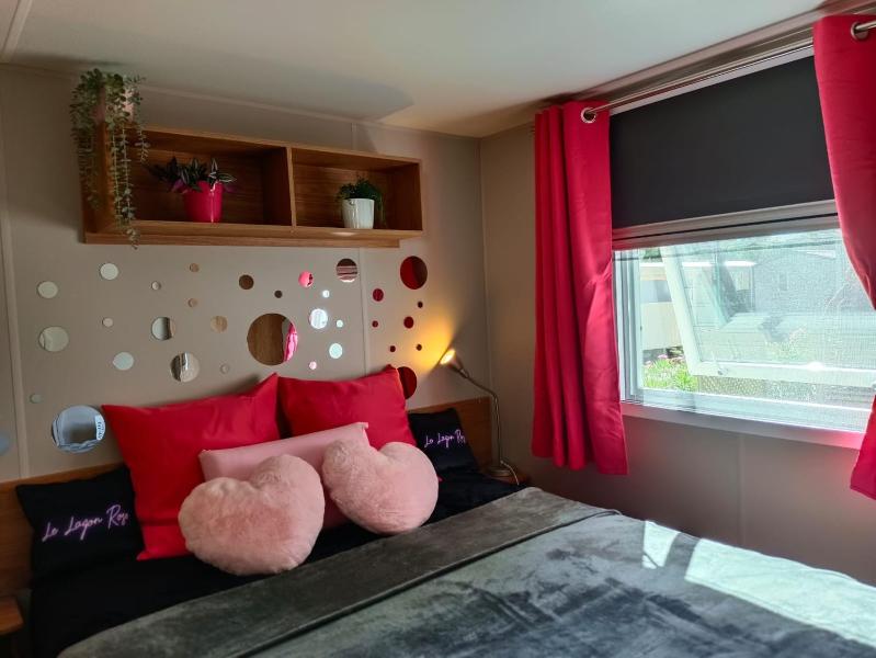 Le Lagon Rose nice bungalow Camping SIBLU le Mar Estang Canet-en-Roussilon, 2 rooms, 2 bathrooms, 2 TV, free WIFI, sheets & towels included, beach at 5 mn walk