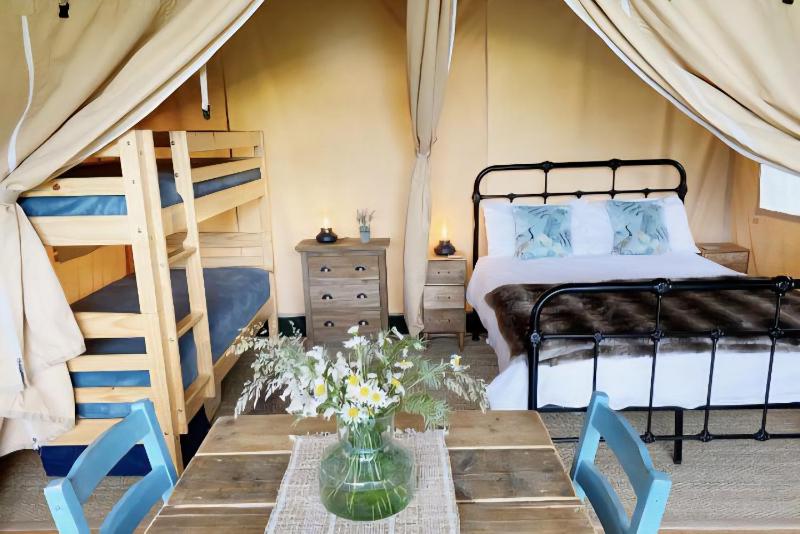 Lotus Belle Tipi at Le Ranch Camping et Glamping