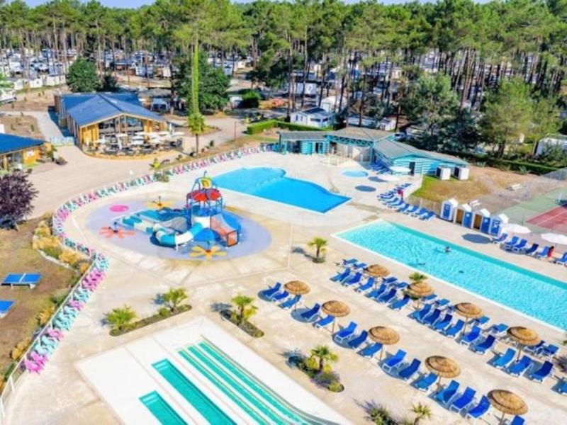 MH 467 Isalisa 3chambres et 1 salle de bain dans camping 4 étoiles avec PARC AQUATIQUE