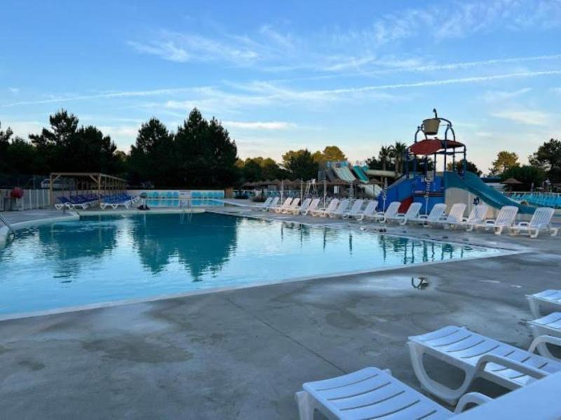 MH 467 Isalisa 3chambres et 1 salle de bain dans camping 4 étoiles avec PARC AQUATIQUE