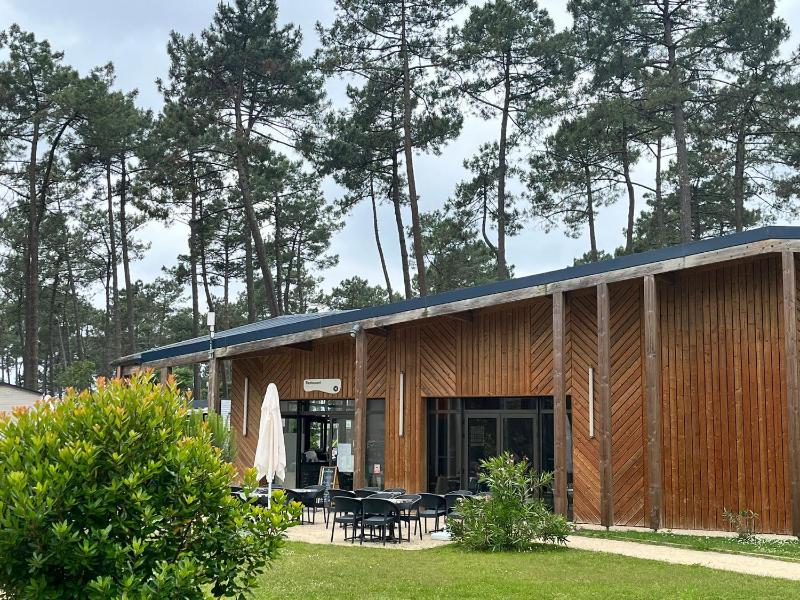 MH 495 SALSA 2 chambres et 1 salle de bain dans camping 4 étoiles
