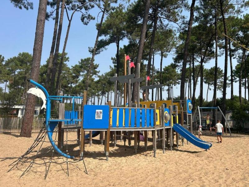 MH 535 Tout équipé 3 CHAMBRES 1 SDB dans camping 4 étoiles