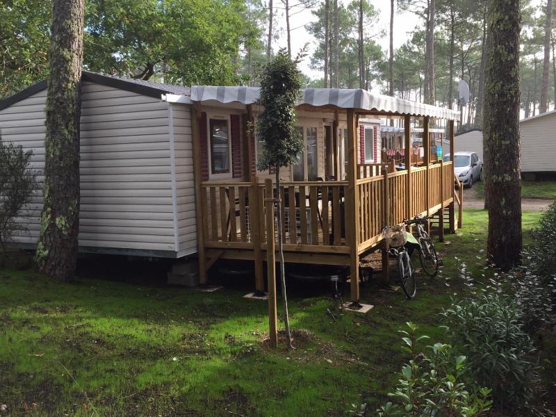 MH 557 TOUT confort 40m2 3ch 2 sdb en lisière de forêt dans camping 4 étoiles