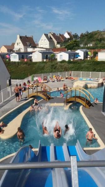 Mobil home au bord de la mer, vu sur la mer camping de la falaise à equihen plage
