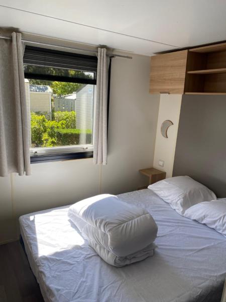 Mobil Home bord d'eau Camping 4 étoiles Les Viviers