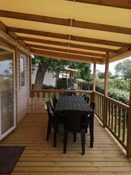 Mobil Home bord d'eau Camping 4 étoiles Les Viviers