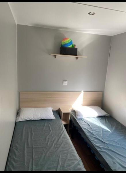 Mobil-home camping 3 étoiles 6 couchages climatisé avec piscine chauffée