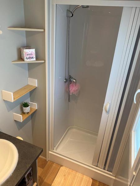 Mobil-home camping 3 étoiles 6 couchages climatisé avec piscine chauffée