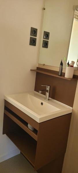Mobilhome 6 personnes climatisation, TV, lave-vaisselle, 2 salle de bain, 3 chambres au camping Les Vignes à Lit-et-Mixe dans les Landes avec piscine,