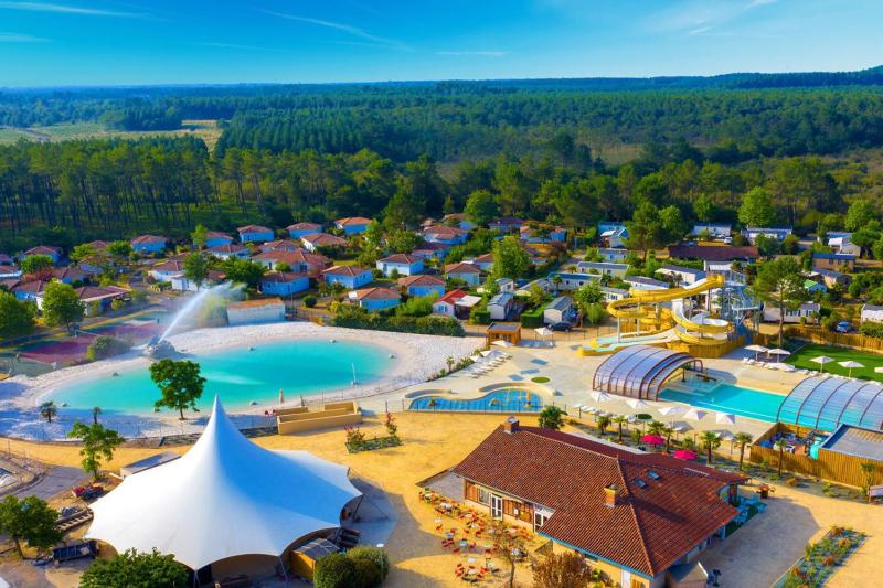 Mobilhome 6 personnes climatisation, TV, lave-vaisselle, 2 salle de bain, 3 chambres au camping Les Vignes à Lit-et-Mixe dans les Landes avec piscine,