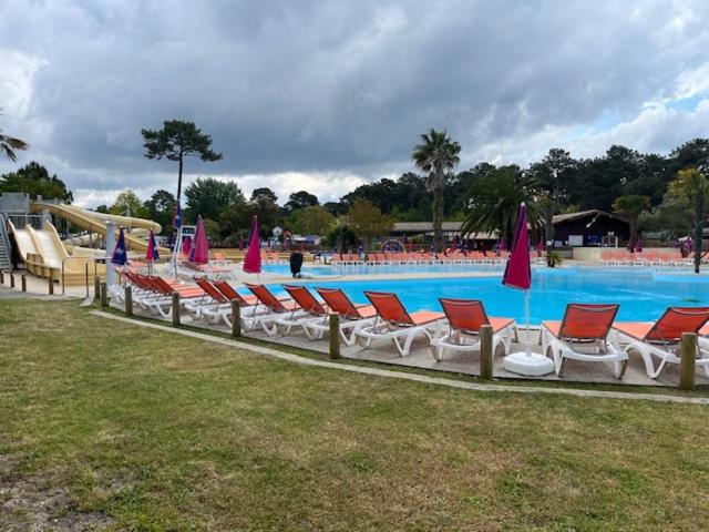 Mobilhome dans camping siblu les Viviers