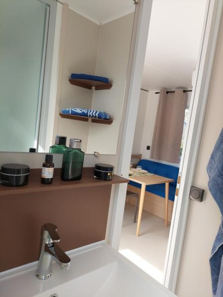 Spacieux mobilhome climatisé 4 P au GRAU du Roi en Camargue
