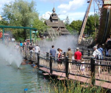 Passerelle en bois et attraction aquatique à Boofzheim près du logement d'Anne Marie