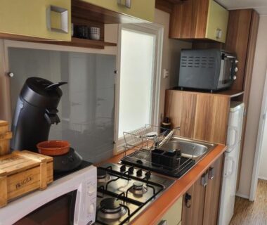 Cuisine équipée dans le mobil-home Anthony MH 140