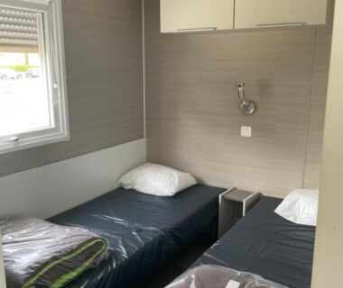 Chambre avec deux lits simples dans l'Azur Premium Climatisé 4 étoiles au camping la presqu'île du Barcarés