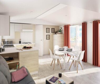 Séjour avec coin repas et kitchenette dans le BUNGALOW LUXE MAZET ROYAL carabasse Vias plage ACCES proximité PISCINE