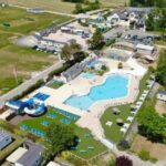 Camping avec piscine et toboggan vu du ciel au BVCO LOCATIONS PROCHE CHATEAUX ET BEAUVAL DANS LE LOIR et CHER