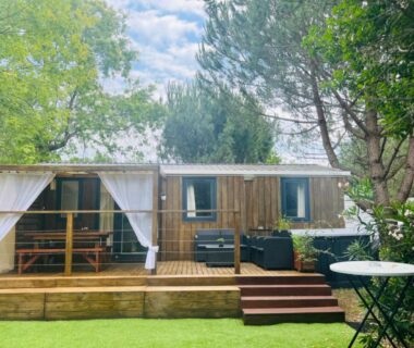 Terrasse en bois avec salon extérieur dans le Bisca wifi, plage, piscines à 2 pas, 6 pers avec Vayny