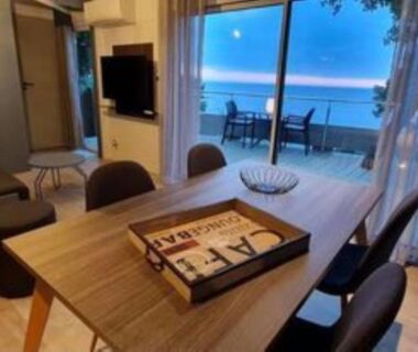 Terrasse et coin repas avec vue mer au Bungalow Mobile Home de Luxe Vue Mer Saint-Raphaël 4 personnes